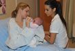 Sila liebt Babys. Auch bei GZSZ spielt sie mit einem Baby