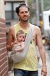 Bear Blu ist mit seinem Papa Christopher Jarecki unterwegs