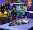 Einen sogenannten Elbow Smash verpasste er dem Moderator
