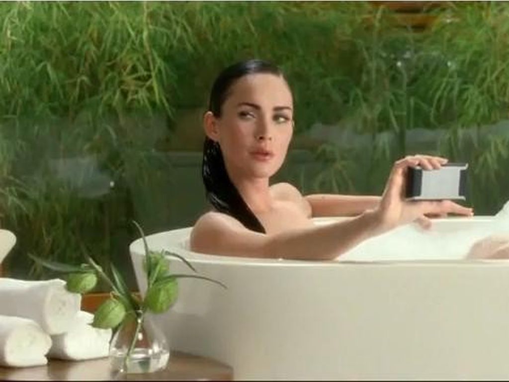 Video: Megan Fox nackt in der Wanne | Promiflash.de Video: Megan Fox nackt in der Wanne | Promiflash.de