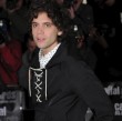Mika ist mit dem Designer der Schuhe gut befreundet. Mika ist mit dem Designer der Schuhe gut befreundet.