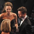 Immerhin ist Brad dann auch für andere Frauen (z.B. Jennifer Aniston) nicht mehr erreichbar! Immerhin ist Brad dann auch für andere Frauen (z.B. Jennifer Aniston) nicht mehr erreichbar!