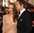 Brad Pitt erzählte in einem Interview mit der Bild Zeitung, dass ihm sein Blackberry in Cannes in die Toilette gefallen sei und er deswegen nicht erreichbar ist Brad Pitt erzählte in einem Interview mit der Bild Zeitung, dass ihm sein Blackberry in Cannes in die Toilette gefallen sei und er deswegen nicht erreichbar ist