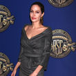 Mit der Filmbiographie möchte Angelina ihre Trauer verarbeiten und ihrer Mutter ein Denkmal setzen