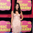 Ashley Greene trug ein luftiges Federkleid