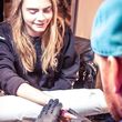 Cara Delevingne war wieder beim Tätowierer
