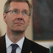 Christian Wulff verbrachte eine Nacht im Krankenhaus Christian Wulff verbrachte eine Nacht im Krankenhaus