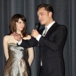 Ed Westwick und Felicity Jones auf einer Bühne