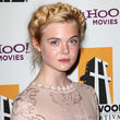 Elle Fanning überzeugt mit geflochtenen Haaren