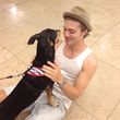 Jascha Rust wird von Silas Hund überrannt