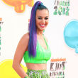 Katy Perry kam in Neongrün zu den diesjährigen Kids' Choice Awards