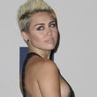 Miley Cyrus zeigte den Fotografen einen klassischen Side-Boob