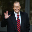 "James Bond"-Darsteller Roger Moore wird ihn ebenfalls begleiten "James Bond"-Darsteller Roger Moore wird ihn ebenfalls begleiten