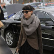 Rooney Mara in Berlin Schönefeld: Warm eingepackt mit Schlauchschal