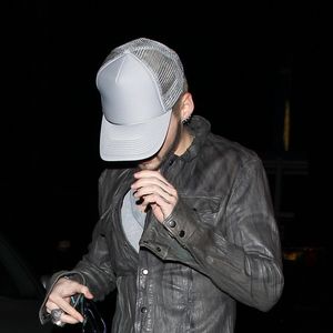 Welcher Star ist das?, Bill Kaulitz - Welcher Star tarnt sich unter seiner Kappe? Welcher Star ist das?, Bill Kaulitz - Welcher Star tarnt sich unter seiner Kappe?