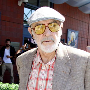 sean-connery-mit-gelber-brille.jpg