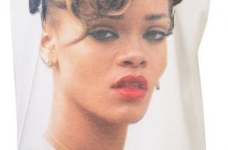Bei Topshop gab es ein Shirt mit Rihanna-Print