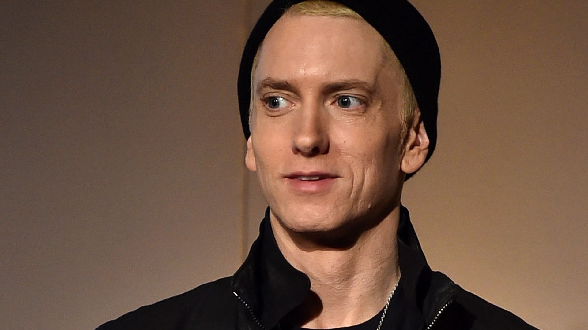 Hageres Antlitz! Was ist nur mit Eminem passiert? Promiflash.de
