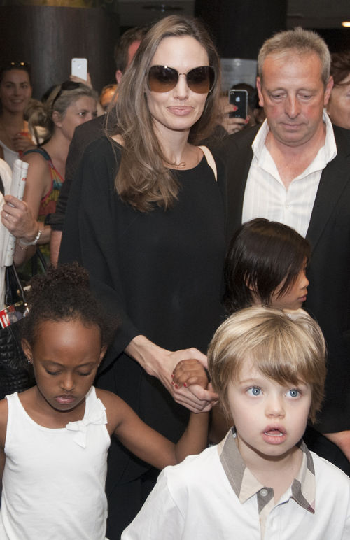 Angelina Jolie hasst den Musikgeschmack ihrer Töchter Angelina Jolie hasst den Musikgeschmack ihrer Töchter