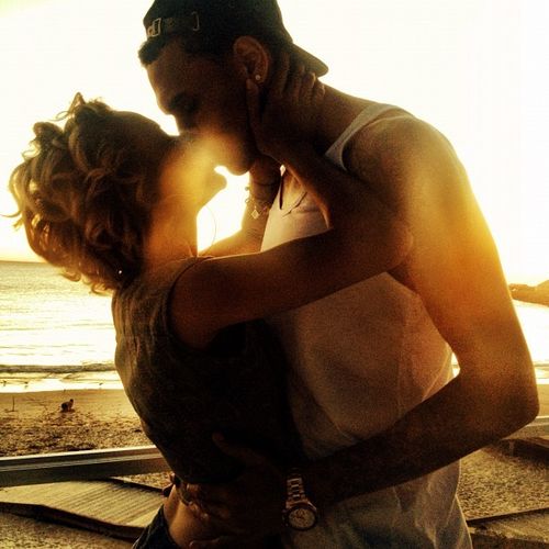 Chris Brown und Freundin Karrueche Tran veröffentlichten ein romantisches Foto Chris Brown und Freundin Karrueche Tran veröffentlichten ein romantisches Foto