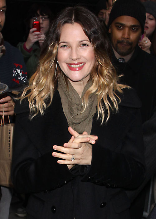 Drew Barrymore - Drew Barrymore ist ein großer Hundefreund Drew Barrymore - Drew Barrymore ist ein großer Hundefreund