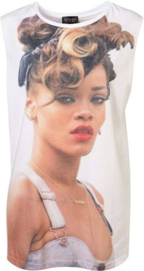 Bei Topshop gab es ein Shirt mit Rihanna-Print