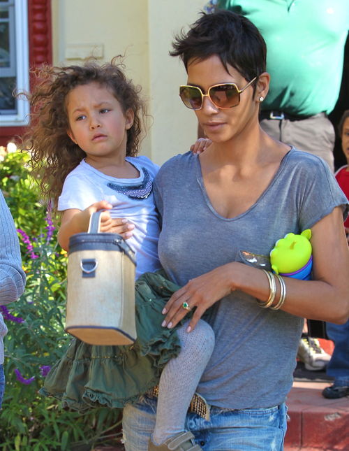 Halle Berry, Gabriel Aubry - Halle Berry und Gabriel Aubry liefern sich eine Schlammschlacht Halle Berry, Gabriel Aubry - Halle Berry und Gabriel Aubry liefern sich eine Schlammschlacht