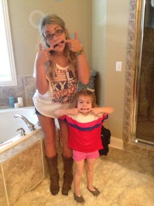 Jamie Lynn zieht Grimassen mit ihrer Tochter Jamie Lynn zieht Grimassen mit ihrer Tochter