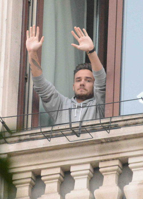 Liam Payne twitterte ein Foto von sich auf einem Hochhaus Liam Payne twitterte ein Foto von sich auf einem Hochhaus