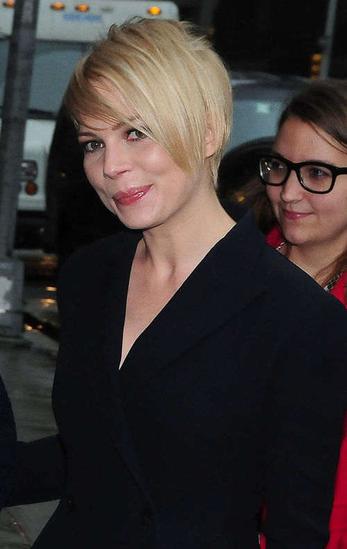 Michelle Williams lässt ihre Haare wachsen Michelle Williams lässt ihre Haare wachsen