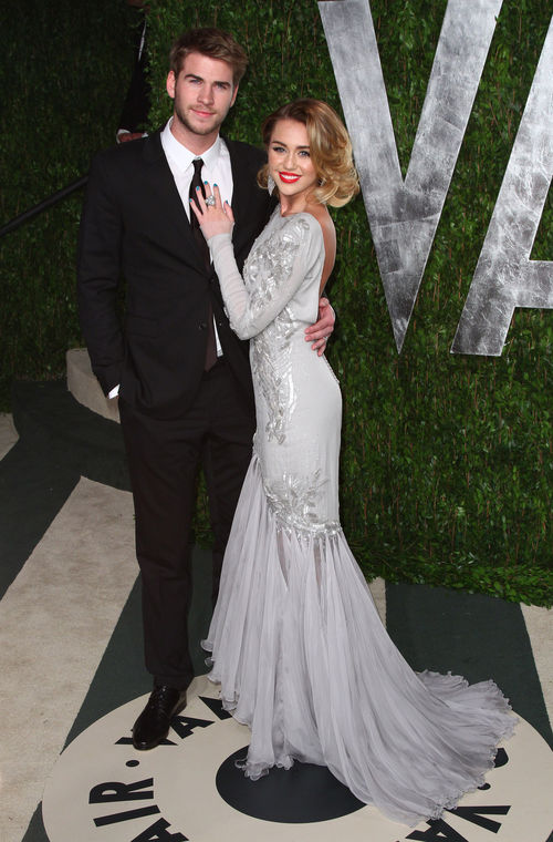 Miley Cyrus und Liam Hemsworth haben sich verlobt Miley Cyrus und Liam Hemsworth haben sich verlobt