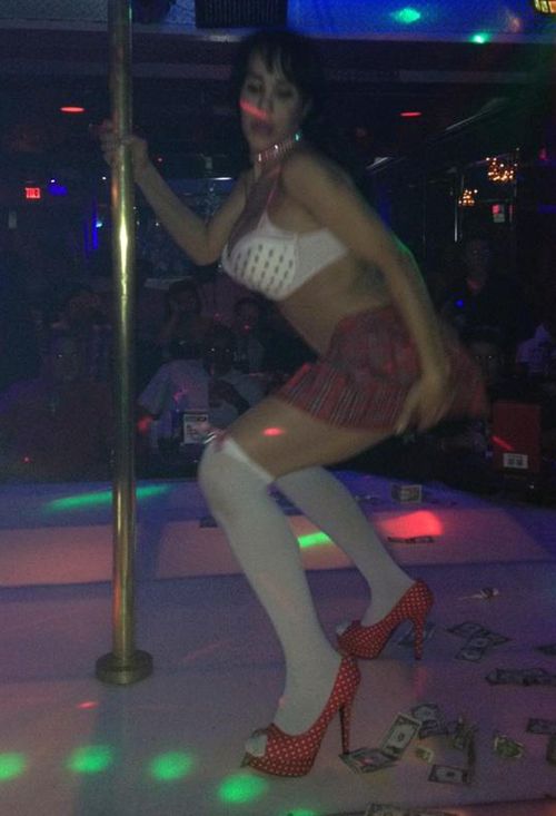 Octomom gab ihr Debüt als Stripperin Octomom gab ihr Debüt als Stripperin