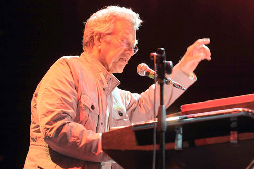 Ray Manzarek ist in einer Klinik in Rosenheim, Bayern, an Krebs gestorben