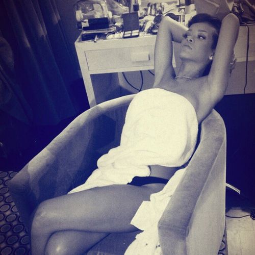 Rihanna hat auf diesem Bild fast nichts an Rihanna hat auf diesem Bild fast nichts an