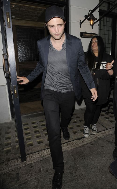 Robert Pattinson ist ausgezogen! Robert Pattinson ist ausgezogen!