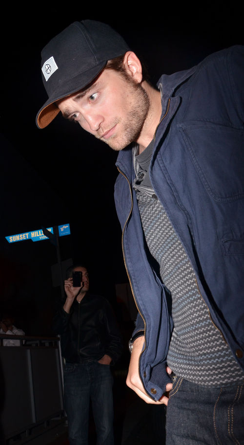 Robert Pattinson ist entsetzt und traurig über Kristens öffentliche Entschuldigung Robert Pattinson ist entsetzt und traurig über Kristens öffentliche Entschuldigung