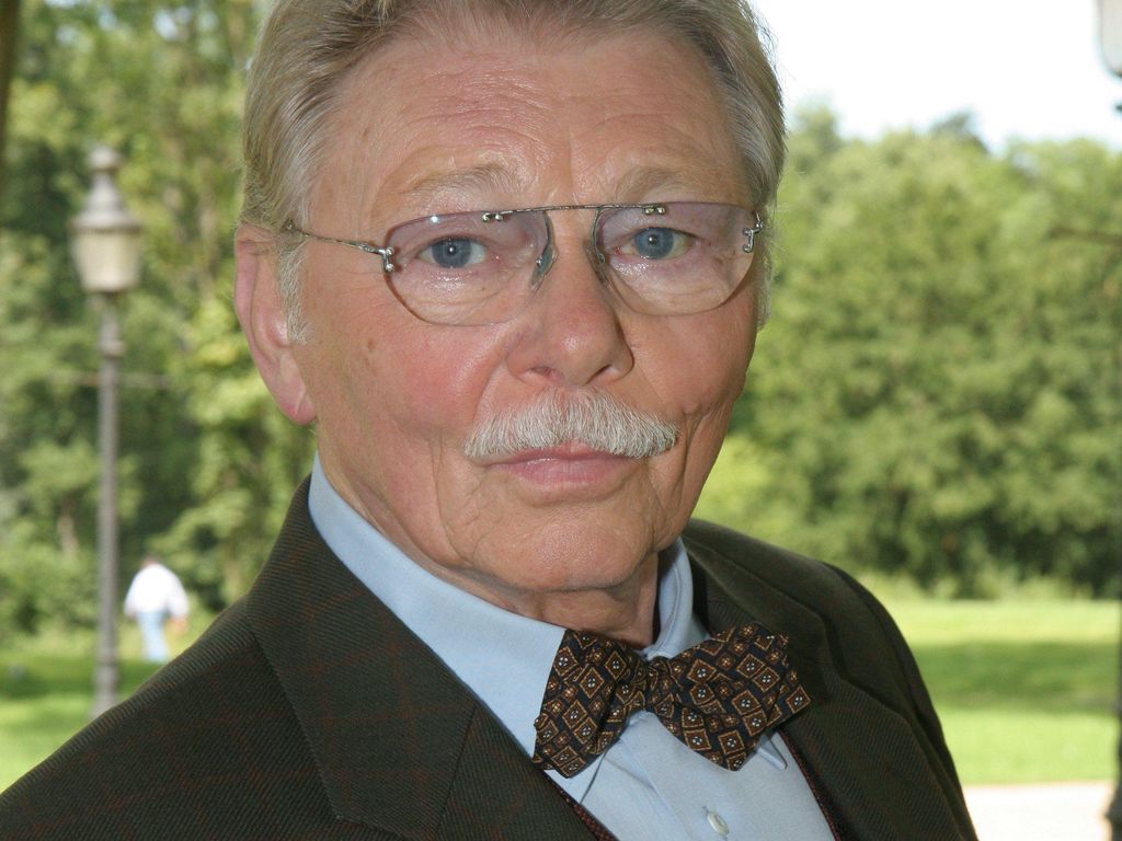 <b>Uwe Friedrichsen</b> - uwe-friedrichsen-mit-fliege