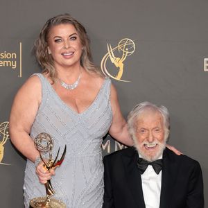 Ein süßes Foto von Dick Van Dyke mit Arlene berührt die Fans
