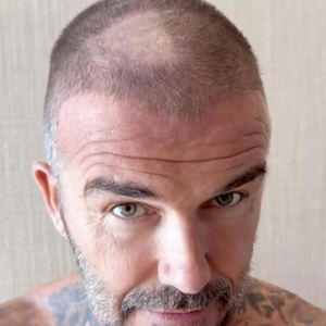 Kahle Stelle: David Beckham schneidet sich selbst Buzzcut
