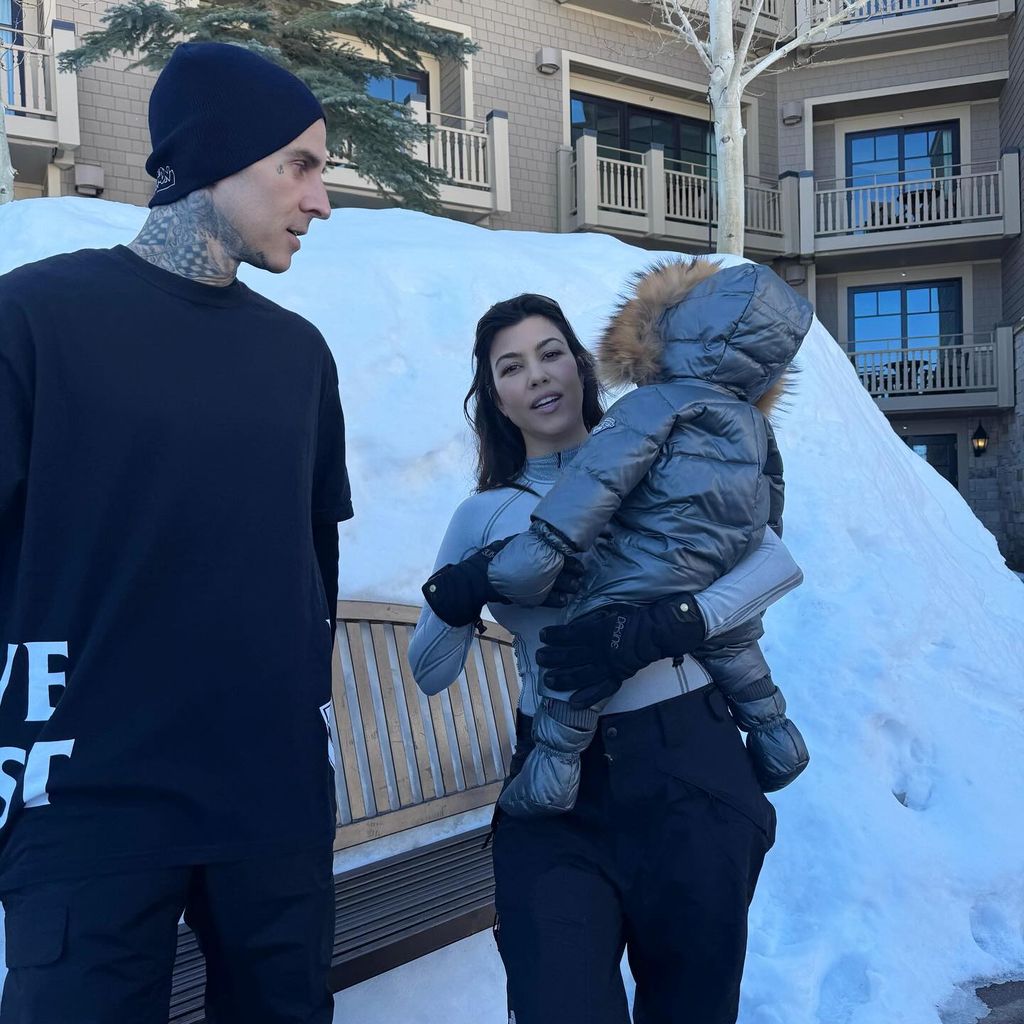 Travis Barker und Kourtney Kardashian mit ihrem Sohn Rocky, März 2025