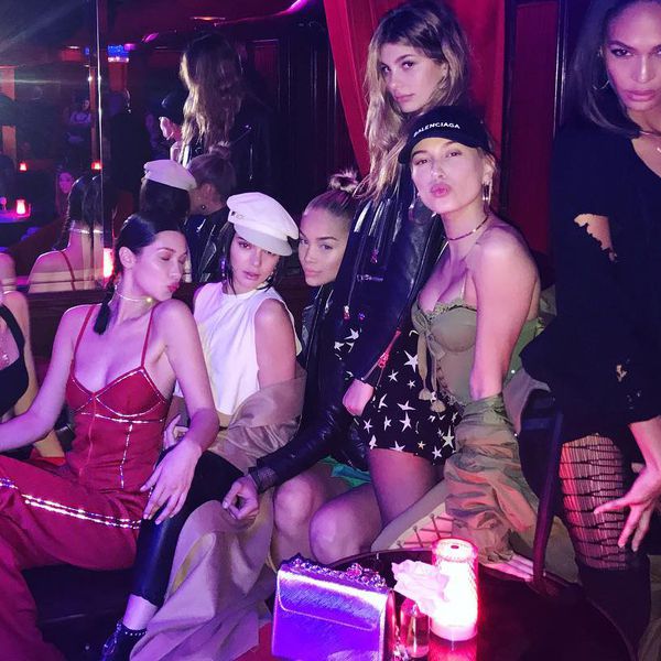 Hailey Baldwin  Promiflash.de