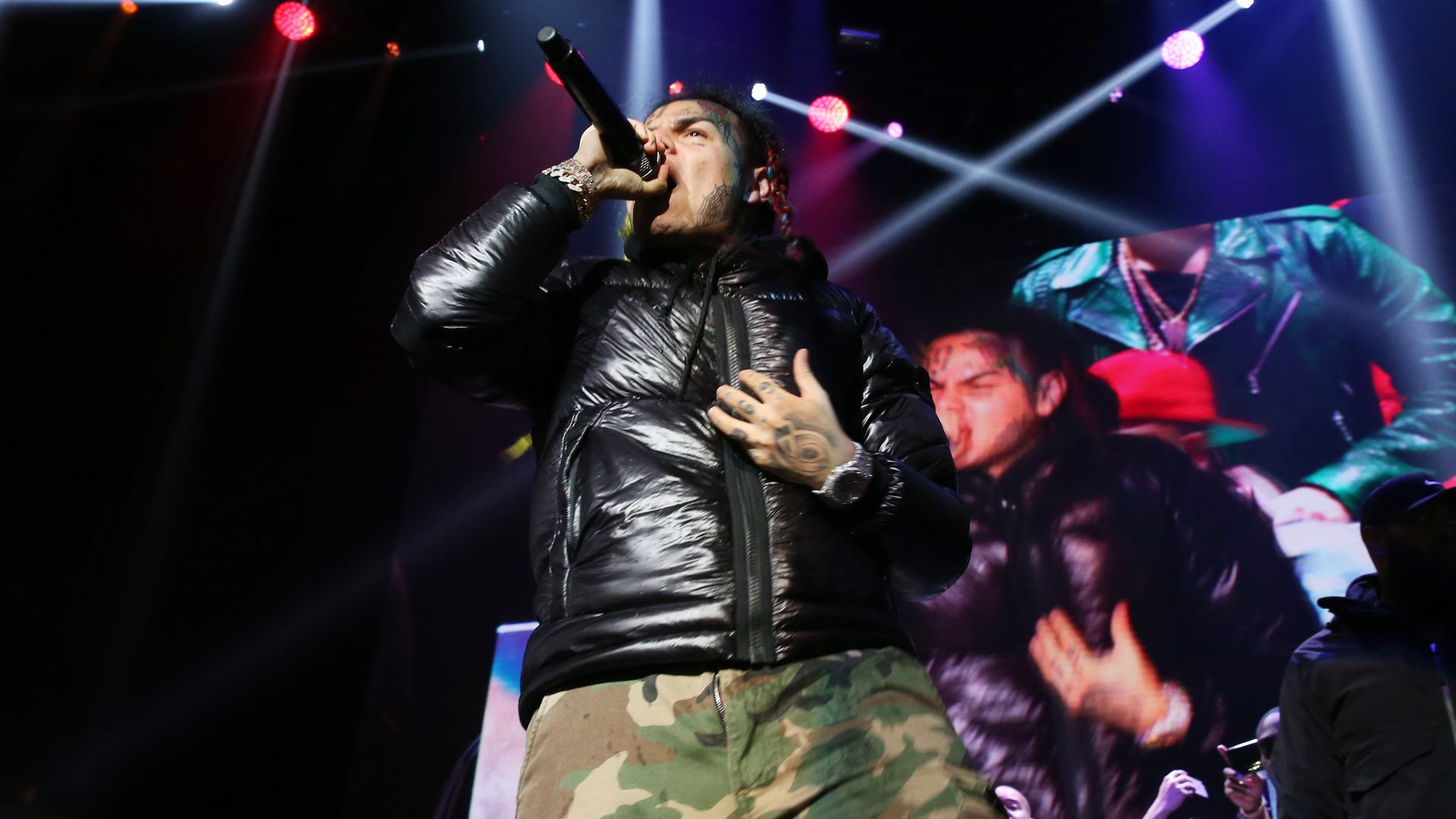 Rapper 6ix9ine muss wegen Kinderpornografie vor Gericht!