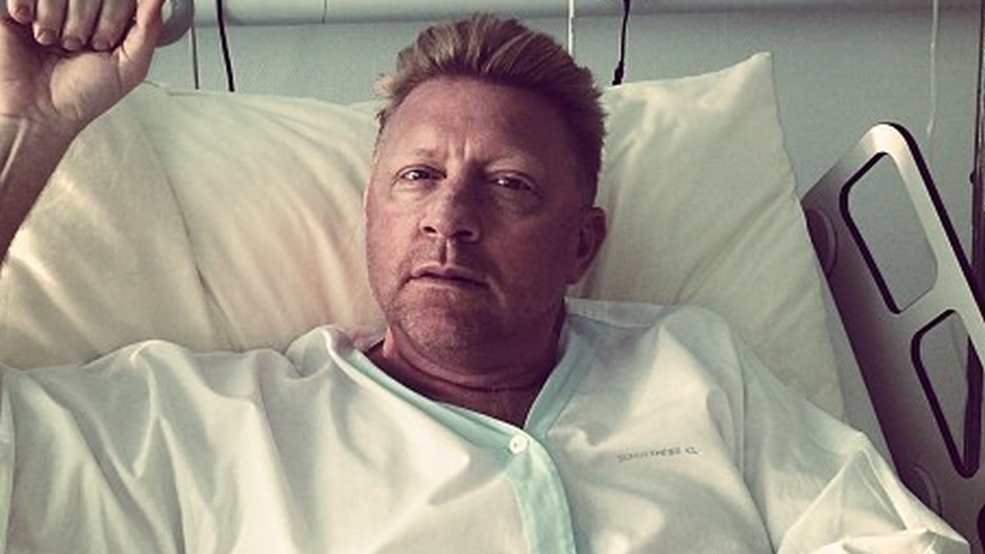 OP überstanden: Boris Becker grüßt aus Krankenbett ...