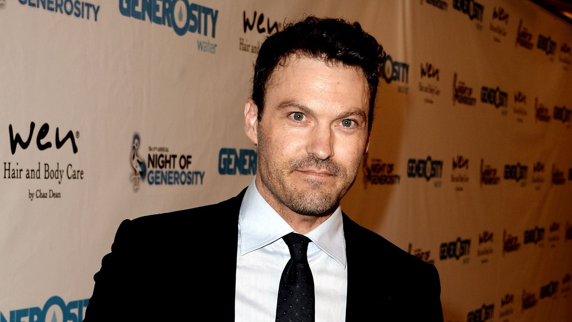 Stolzer Papa Brian Austin Green zeigt auf Premiere Babyfoto