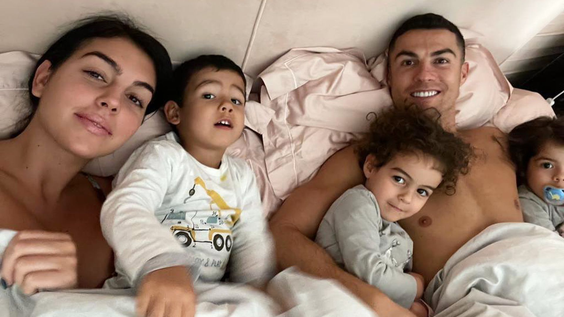 Cristiano Ronaldo s Family Cristiano Ronaldo Privatleben Sfostsee Cristiano Ronaldo s Family Cristiano Ronaldo Privatleben Sfostsee
