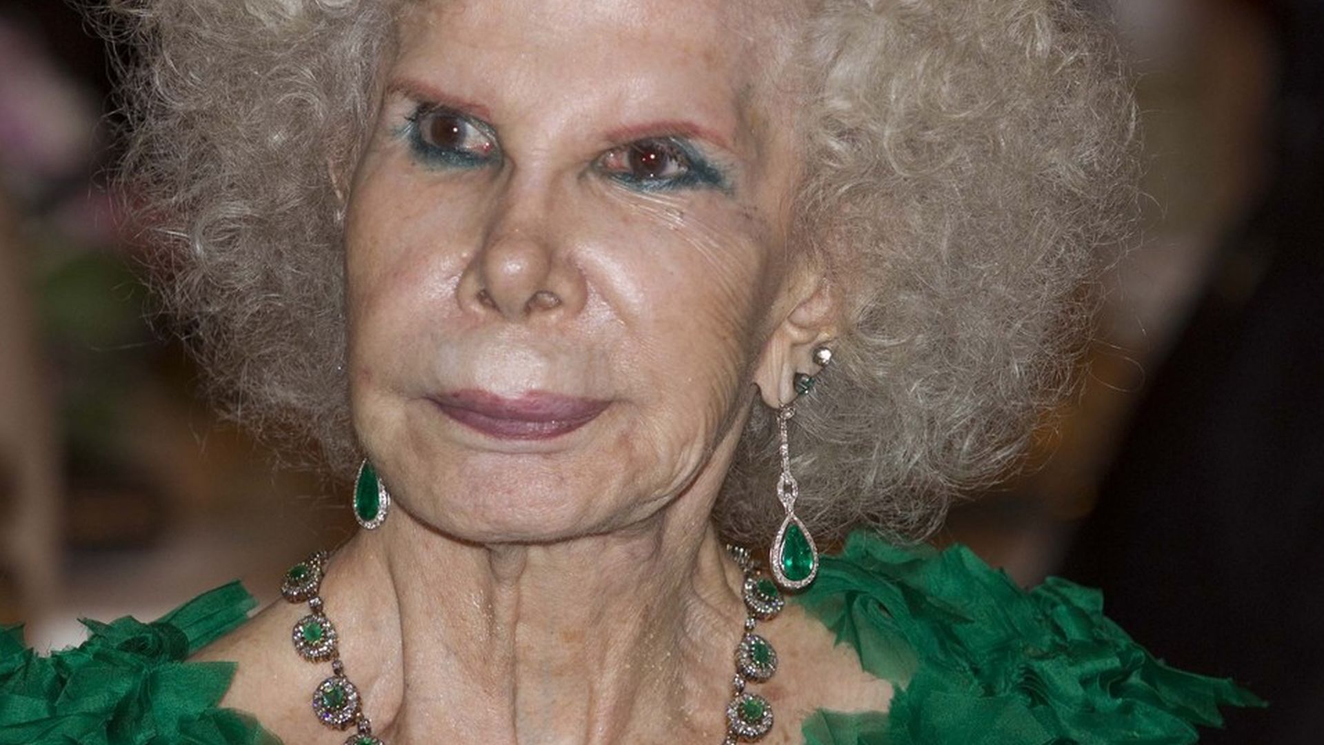 Herzogin von Alba Total verknallt mit 85? Promiflash.de