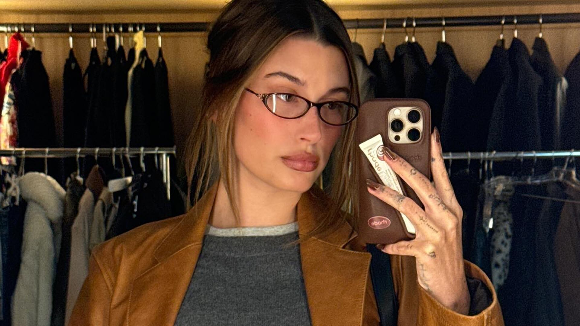 Neu-Mama-Hailey-Bieber-plant-glanzvolles-Red-Carpet-Comeback