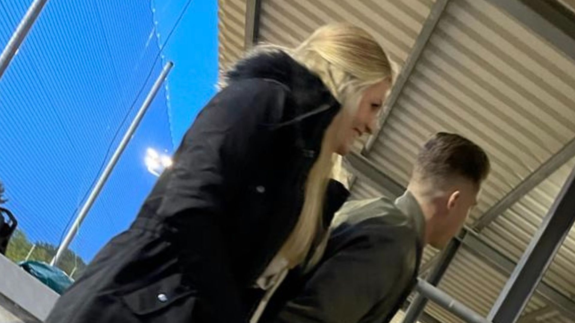 Süße Fotos: Hier halten Cedric Beidinger und Hanna Händchen!