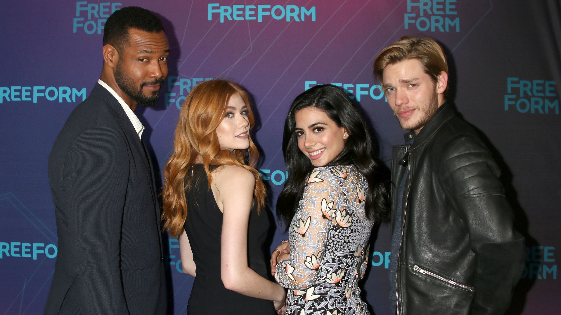 Dominic Sherwood Freundin