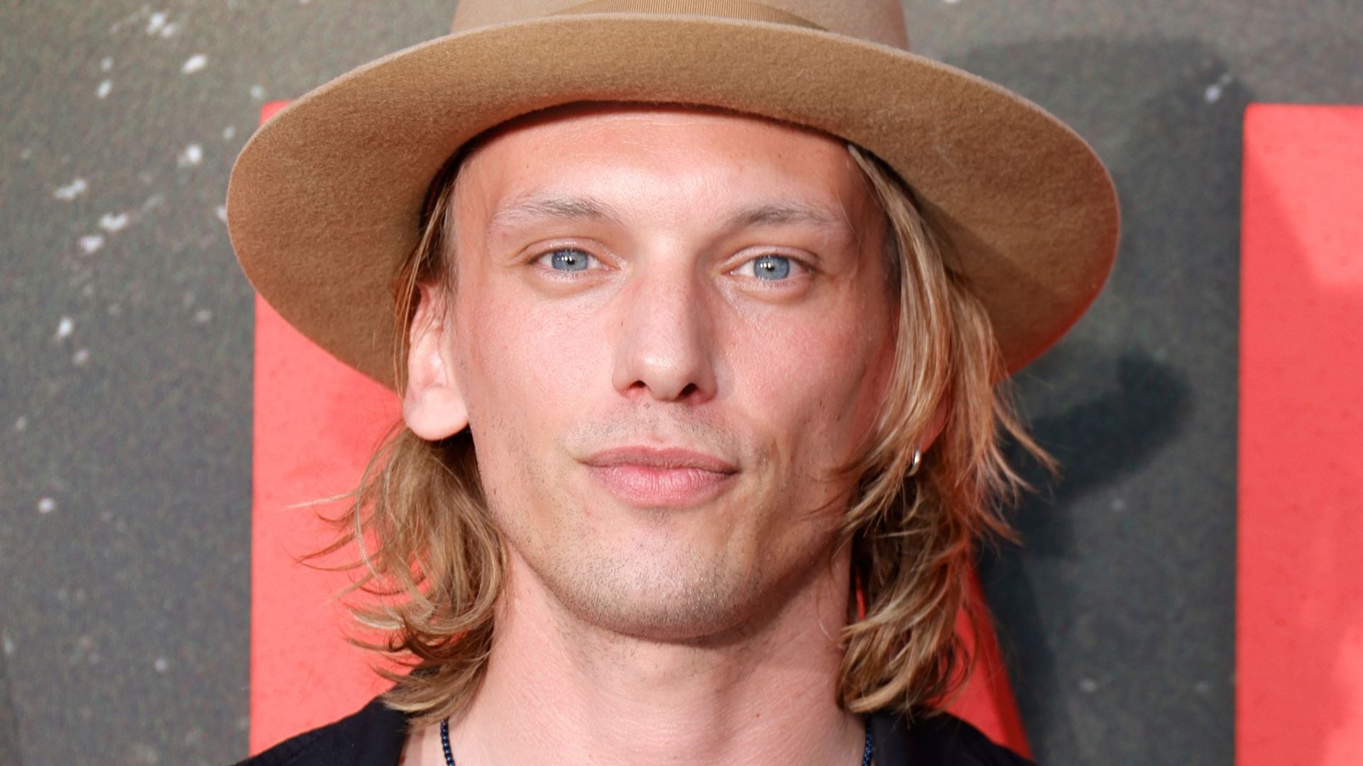 Filme Und Serien Von Jamie Campbell Bower "Stranger Things"-Star Jamie Campbell Bower seit 2015 clean